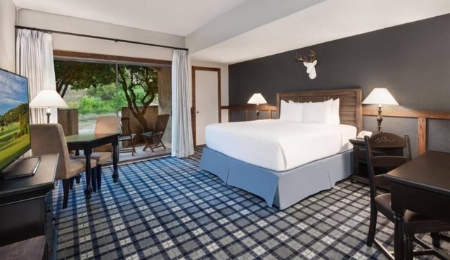 Hill Country Retreat | 1 King Bed | Near Boerne Golf Course