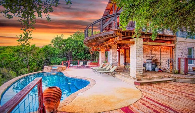 Hill Country Retreat Hot Tub, Weddings, Sleeps 14!
