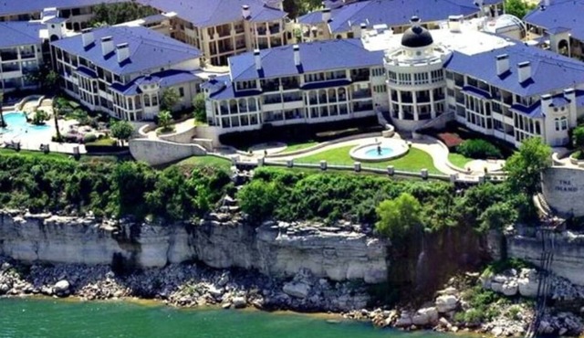 Hill Country Retreat in Gated Community With Superb Complex Amenities