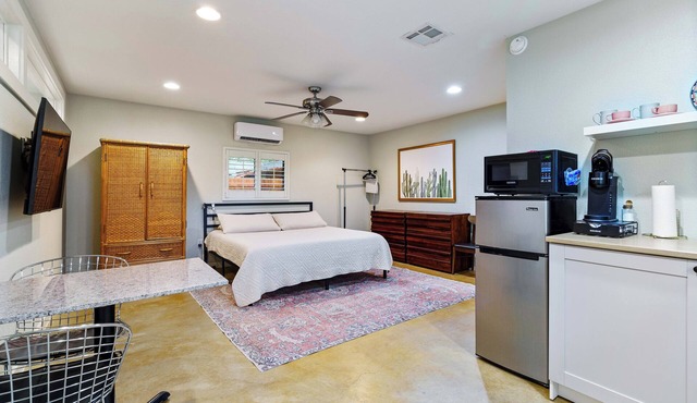 Hill Country studio: 1 mi to lake, 20 min to DT Austin