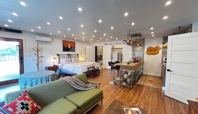 Hill Country Studio:Tucked away on a creatively inspired, safe, and gated space.