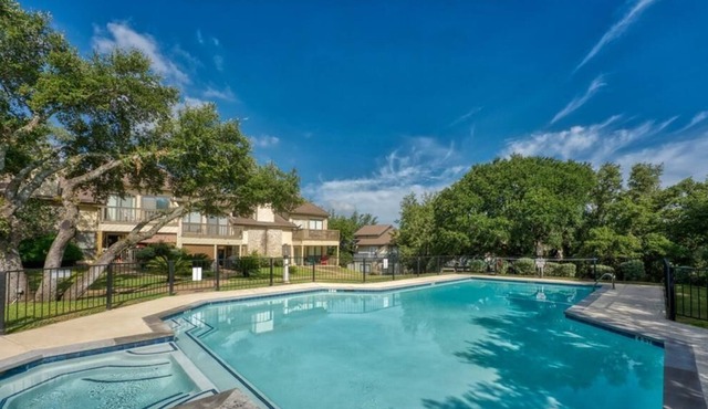Hill Country Vacation| Lake Views| Pool&Tennis