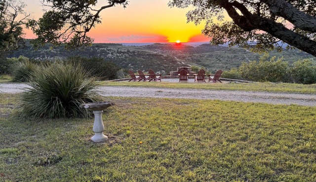 Hill Country Views Fire Pit Hiking Trails 40 acres