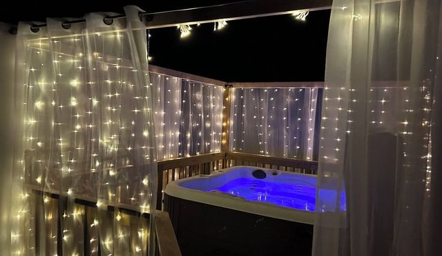 Hill Country Yurt Cabin w/Hot Tub & Sunset Views in Boerne