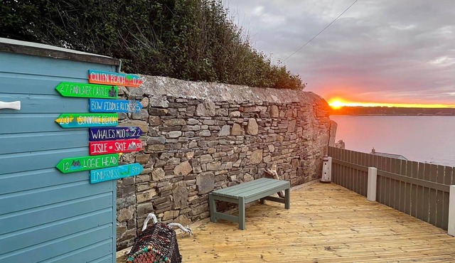 Hill Crest - cliff top cottage with stunning views of the bay.