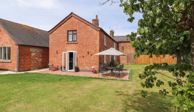 HILL FARM, pet friendly, character holiday cottage in Wrenbury
