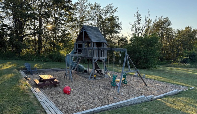Hill House: Cozy rural cottage with scenic views