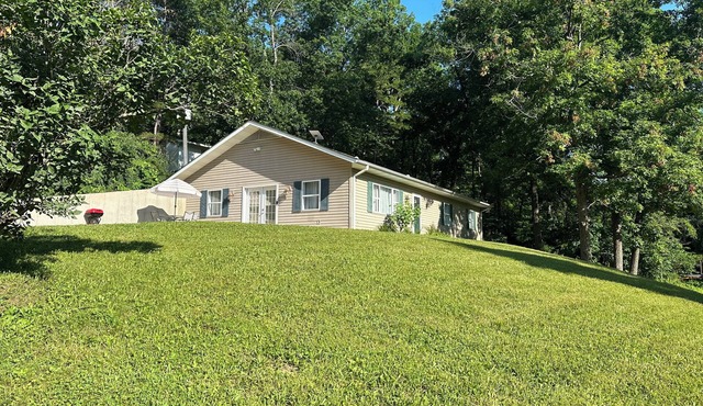 Hill House - Family friendly escape in the Ozarks! 2 miles from Current River
