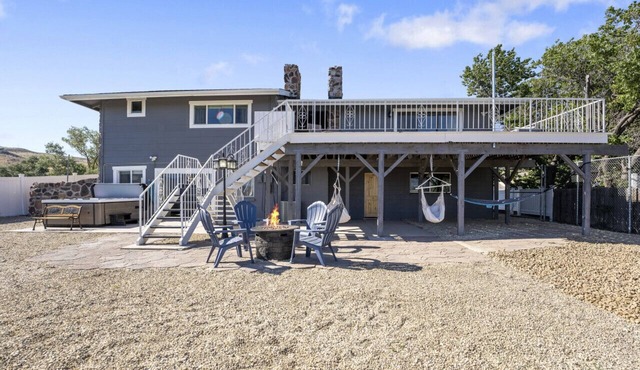 Hill House Hot Tub Views & BBQs Close To Downtown