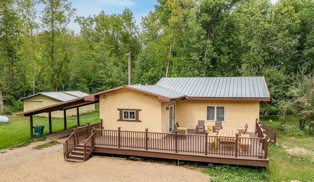 Hill Lake Hideaway, 2-Bedroom Cabin on Hill Lake