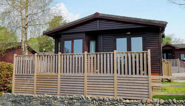 HILL LODGE, pet friendly, character holiday cottage in Windermere