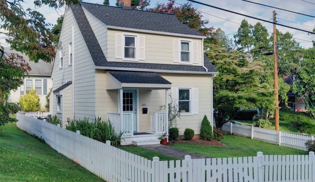 Hill Street House walk to UVA Stadium/Fry's Spring
