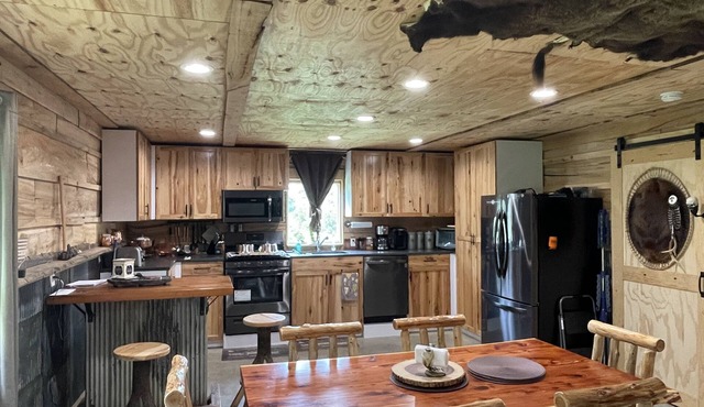 Hill Top Cabin W/drive out snowmobiling and ATV riding.