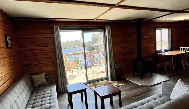 Hill Top Cabin with Stunning Lake View shared Hot tub and Sauna!