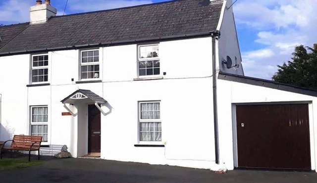 Hill Top Coastal Cottage 3BR, Wi-Fi, Fishguard & Goodwick in Pembrokeshire