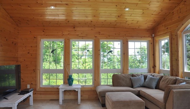 Hill Top Lake House - Wilberforce, Ontario, Canada