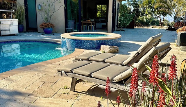 Hill top pool house villa, panoramic observation deck, spa, botanical sanctuary
