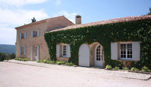 Hill Top Stone House With Spectacular Views and saltwater pool Sleeping Up To 10