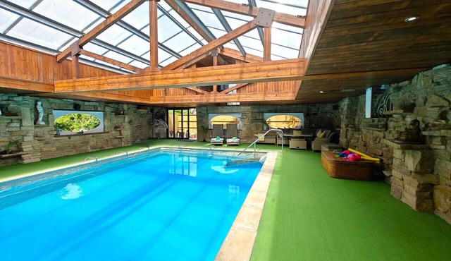 Hill Top - Three Bedroom House, Sleeps 6