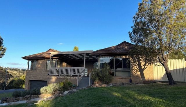 Hill top view house, high speed wifi, Netflix & Prime Video