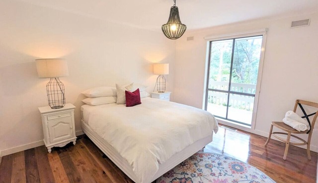 Hill top views, near wineries, sanctuary, main st