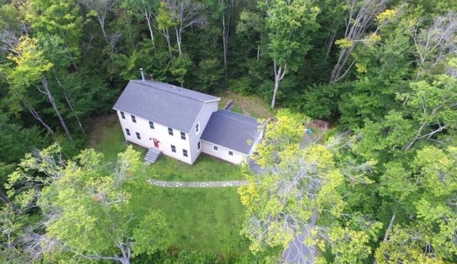 Hill Top Villa - 6 bedroom, 4 bathrooms, hot tub, Movie Room, Windham 10min