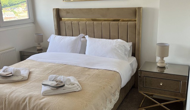 Hill View 5 minutes to walk town center