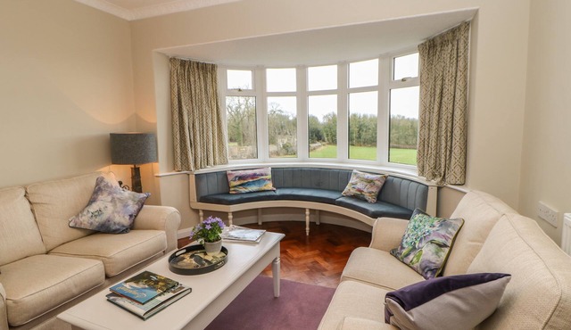 HILL VIEW, pet friendly, with open fire in Darlington