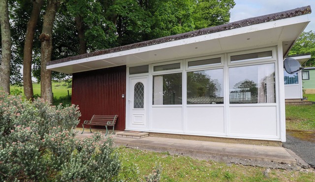 HILL VIEW, pet friendly, with a garden in Tywyn