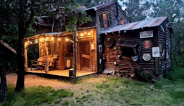 Hillbilly Hilt'n - Glamp just North of the Dells!