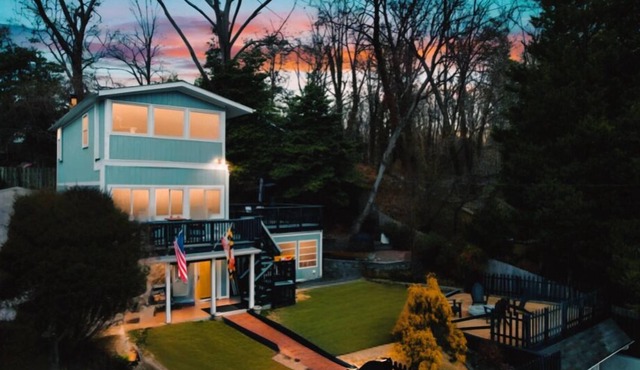 Hillbottom Hideaway Beachhouse - Severna Park pet friendly! With hot tub!