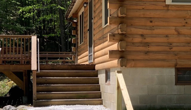 Hillbrook Cabin - Hike, ski, kayak and more! Downtown shops + restaurants, 6 ppl
