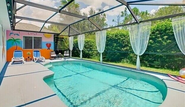 Hillcrest Hideaway, Peaceful 4 Bed Pool Home with Games and Minutes from Disney