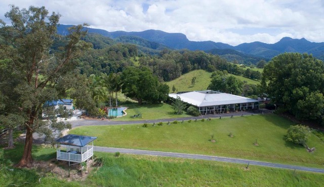 Hillcrest Mountain View Retreat