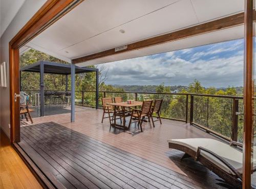 Hillcrest Retreat with River Views