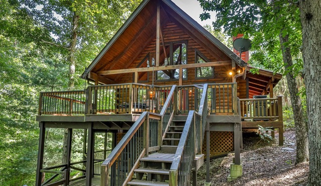 Hillin` n Chillin` - 2.4 Miles to Carters Lake, Hot Tub, Game Room/Video Arcade