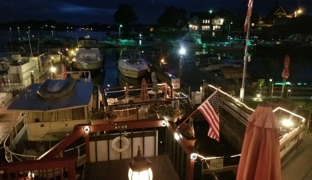 Hills Motor Court & Marina