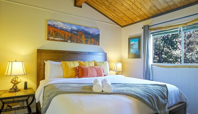 Hills Mountain Hideaway | Stunning Views | Firepit