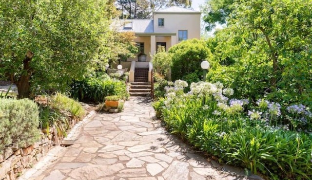 HILLS RETREAT - ITALIAN VILLA SET ON 2 ACRES