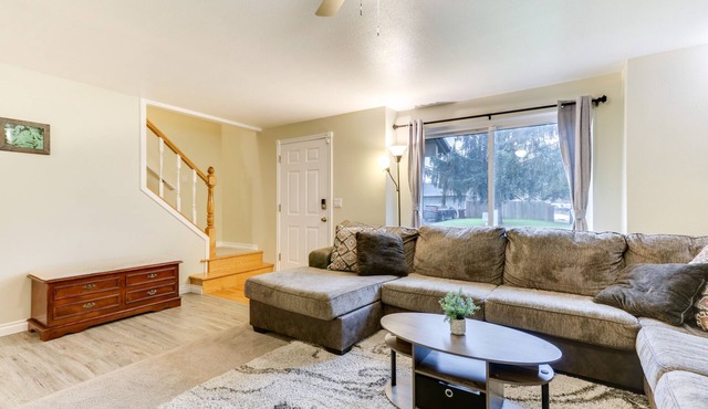 Hillsboro Home w/Fire Pit ~ 15 Mi to Portland!