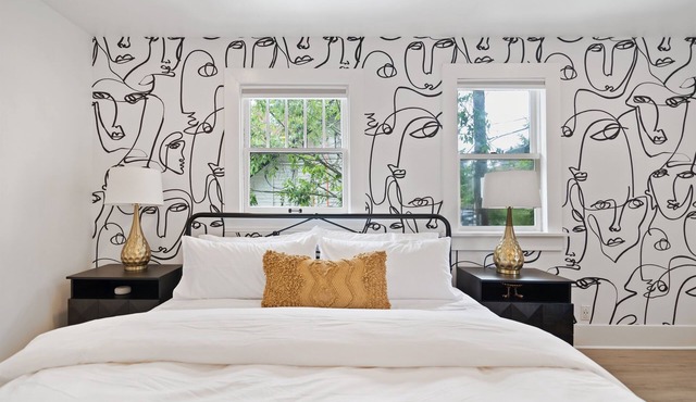 Hillsboro Village Carriage House | King Bed, Walkable, Parking, Sleeps 5
