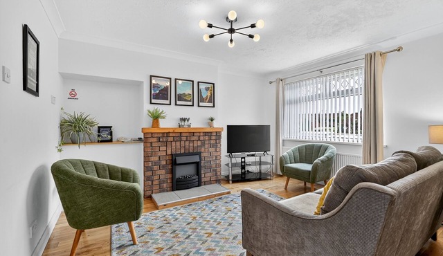 Hillsborough Home from Home, Garden and 2x Parking by StayByNumbers