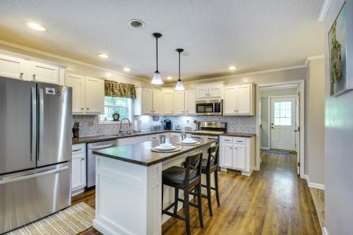 Hillsborough Vacation Rental about 18 Mi to Durham!