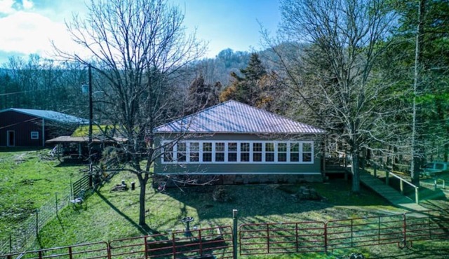 Hillsdale Cottage-Great Location