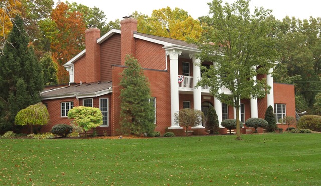 Hillsdale County, Michigan: weddings, groups, Hillsdale College, Trine Univ.