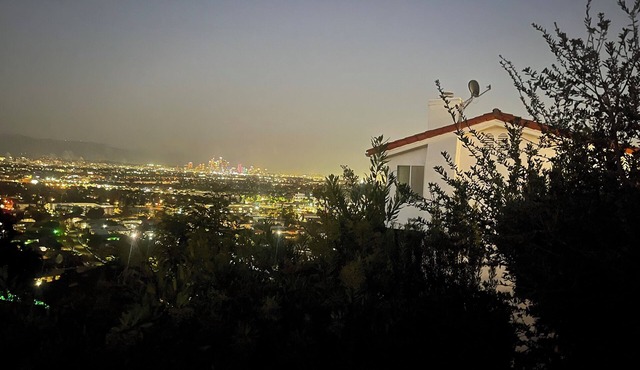 Hillside 4-bedroom house with Spectacular Views of Los Angeles & Hollywood Sign