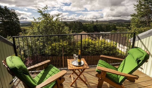 Hillside Balcony - a house that sleeps 6 guests in 3 bedrooms