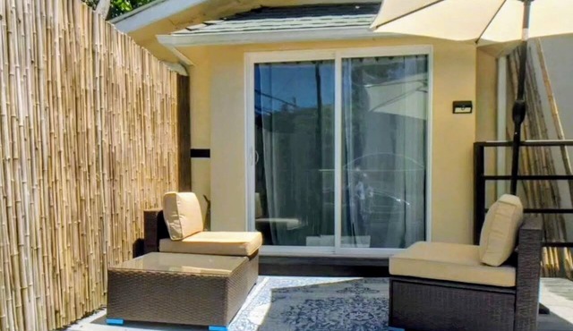 Hillside Bungalow House near UCLA edge of Bel Air+Parking