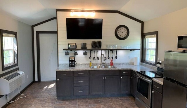 Hillside Cabin #5 Annapolis, MO