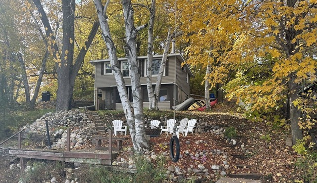 Hillside Cabin on the Lake